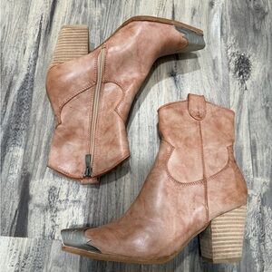 Beast western Tan Ankle Boots pointed toe size 7 new no box